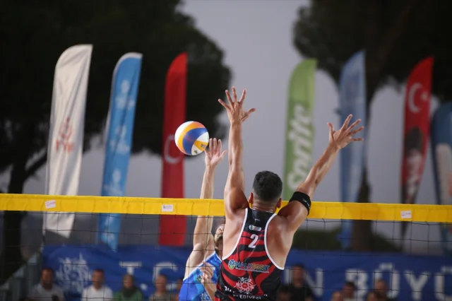 Aydın'da Nefes Kesen Plaj Voleybolu Finalleri Tamamlandı