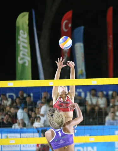 Aydın'da Nefes Kesen Plaj Voleybolu Finalleri Tamamlandı