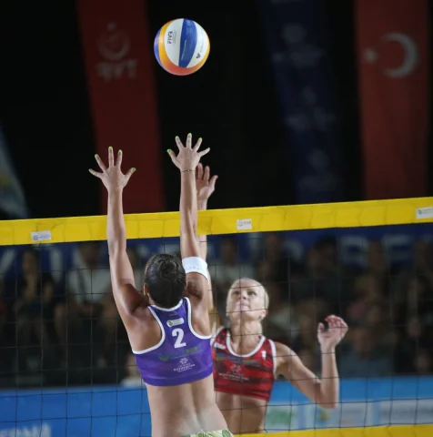 Aydın'da Nefes Kesen Plaj Voleybolu Finalleri Tamamlandı