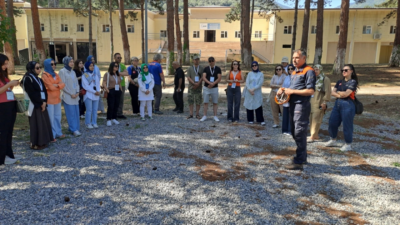Sakarya'da Öğretmenlere Afet ve Çevre Eğitimleri