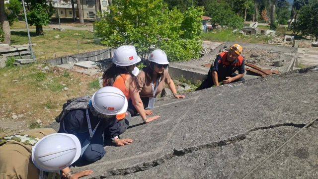 Sakarya'da Öğretmenlere Afet ve Çevre Eğitimleri