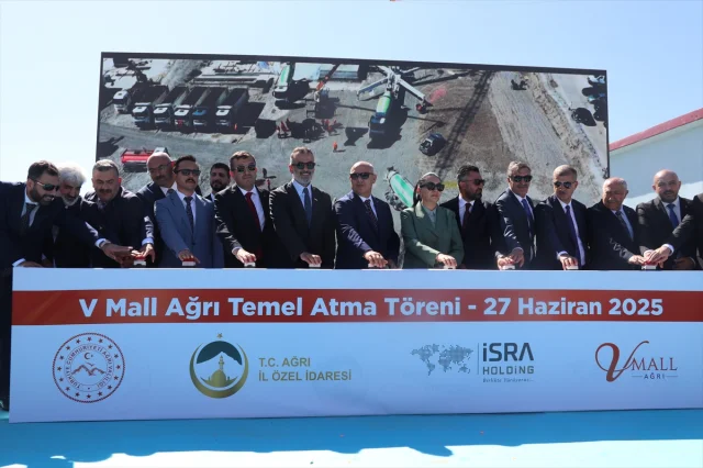 Ağrı'yı Turizm ve Ticaret Merkezi Yapacak V Mall Projesinin Temeli Atıldı