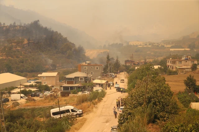 Hatay'da Çıkan Orman Yangını Korkuttu: Müdahale Devam Ediyor