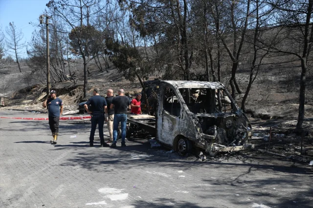 İzmir'de Orman Yangını Galericiler Sitesini Vurdu