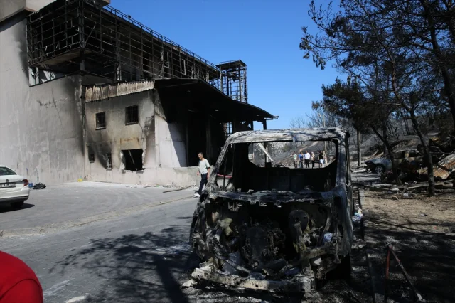 İzmir'de Orman Yangını Galericiler Sitesini Vurdu
