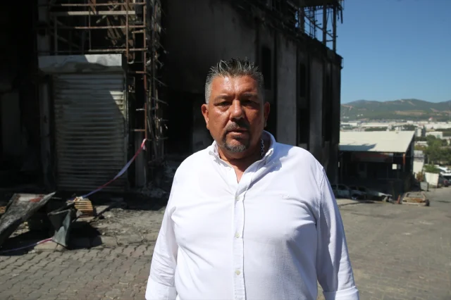 İzmir'de Orman Yangını Galericiler Sitesini Vurdu