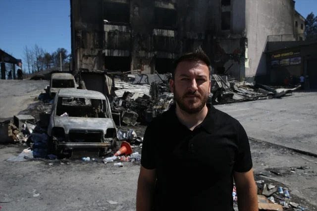 İzmir'de Orman Yangını Galericiler Sitesini Vurdu