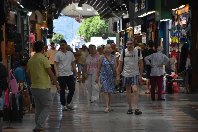 Dev Kruvaziyer Marella Explorer Marmaris'i Renklendirdi