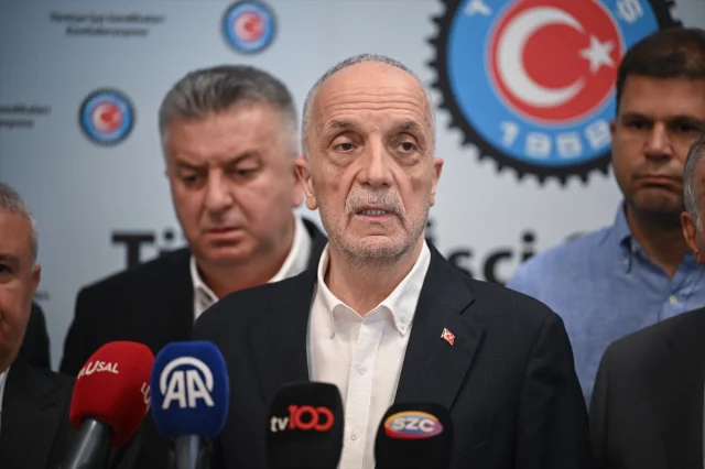 Kamu İşçilerinin Zam Görüşmeleri Çıkmazda: TÜRK-İŞ Harekete Geçti