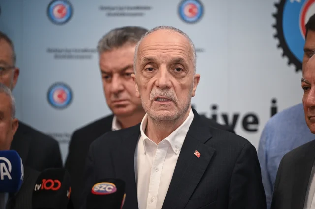Kamu İşçilerinin Zam Görüşmeleri Çıkmazda: TÜRK-İŞ Harekete Geçti