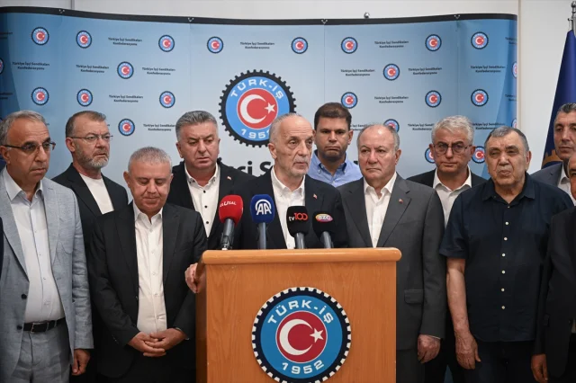 Kamu İşçilerinin Zam Görüşmeleri Çıkmazda: TÜRK-İŞ Harekete Geçti