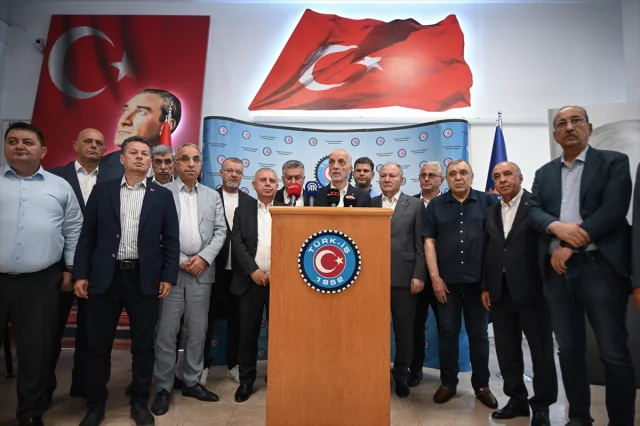 Kamu İşçilerinin Zam Görüşmeleri Çıkmazda: TÜRK-İŞ Harekete Geçti