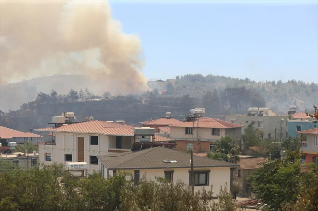 Hatay'daki Orman Yangını İle Mücadele Devam Ediyor