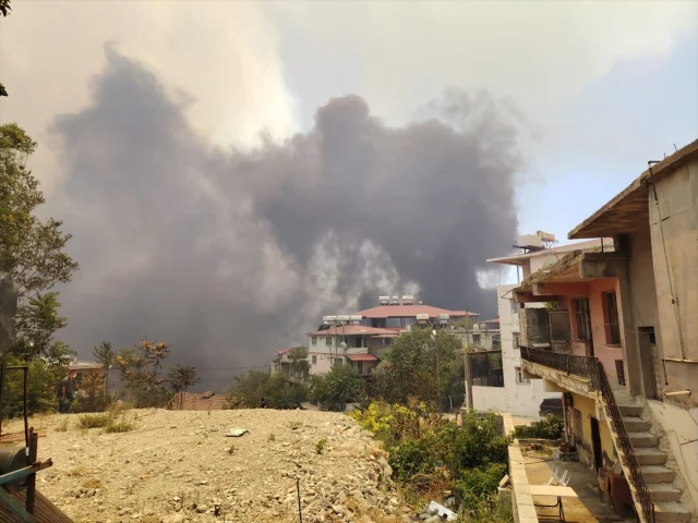 Hatay'daki Orman Yangını İle Mücadele Devam Ediyor