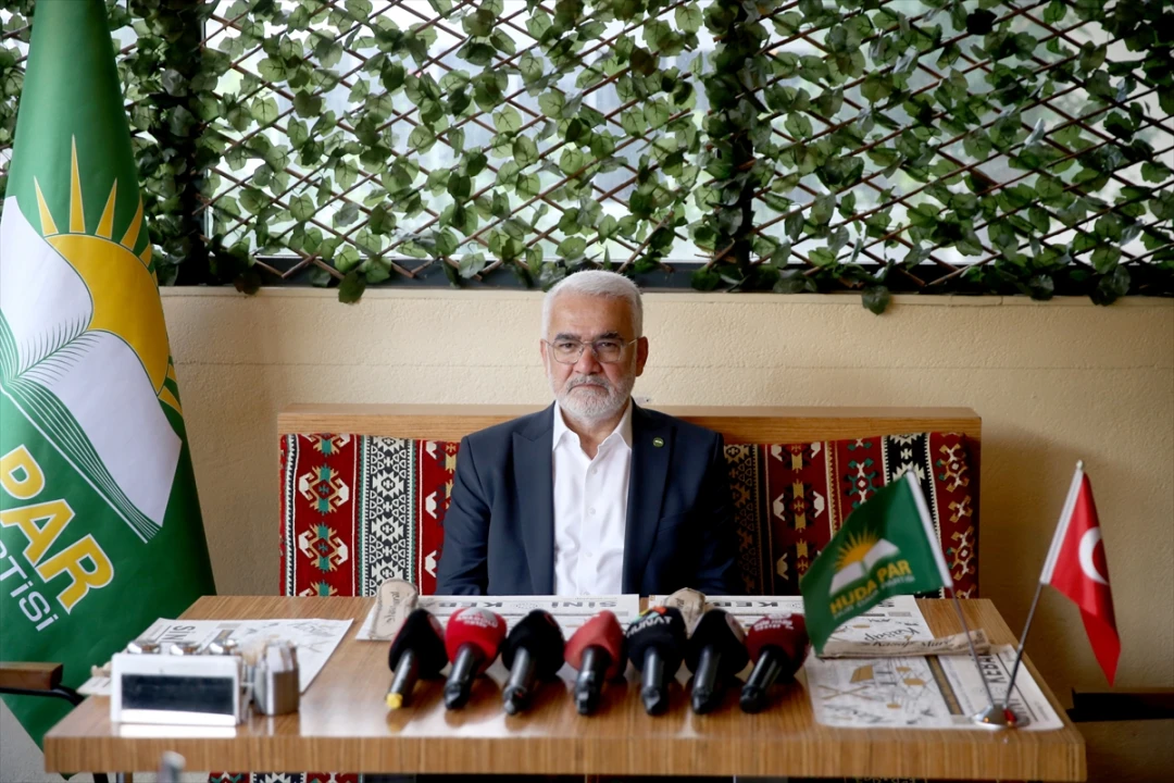 Zekeriya Yapıcıoğlu Kayseri'de Anayasa ve Güncel Siyaseti Değerlendirdi