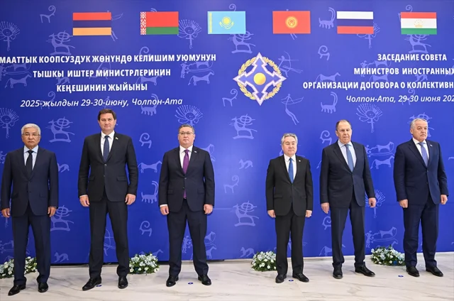 Kırgızistan'da Önemli Güvenlik Zirvesi: KGAÖ Dışişleri Bakan...