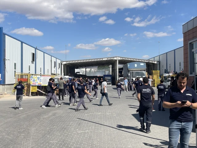 Eskişehir'de Fabrika Yangını Hızlı Müdahale ile Kontrol Altına Alındı