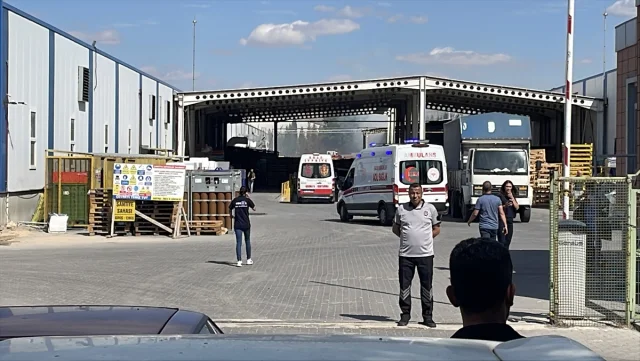 Eskişehir'deki Fabrika Yangını Kontrol Altına Alınmaya Çalışılıyor