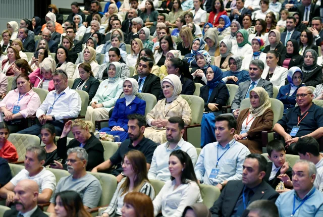 Emine Erdoğan Koruyucu Aile Günü'nde İnsani Mesajlar Verdi