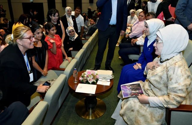 Emine Erdoğan Koruyucu Aile Günü'nde İnsani Mesajlar Verdi