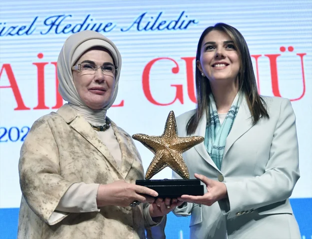 Emine Erdoğan Koruyucu Aile Günü'nde İnsani Mesajlar Verdi
