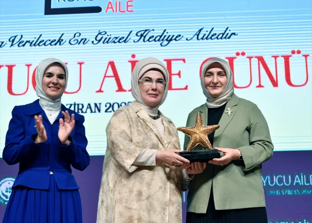 Emine Erdoğan Koruyucu Aile Günü'nde İnsani Mesajlar Verdi