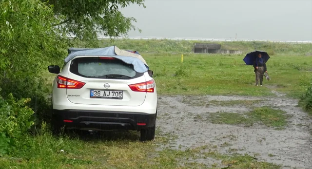 Kars'ta Şiddetli Sağanak ve Dolu Hayatı Felç Etti