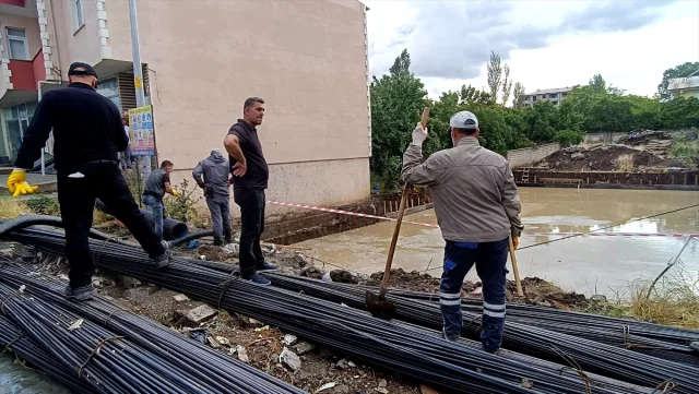 Kars'ta Şiddetli Sağanak ve Dolu Hayatı Felç Etti