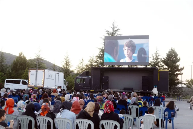 Konya'nın Mahallelerinde Sinema Coşkusu: Yaz Akşamları Renkleniyor