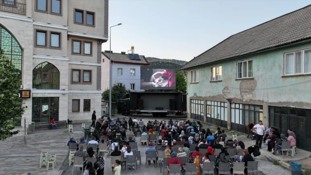 Konya'nın Mahallelerinde Sinema Coşkusu: Yaz Akşamları Renkleniyor