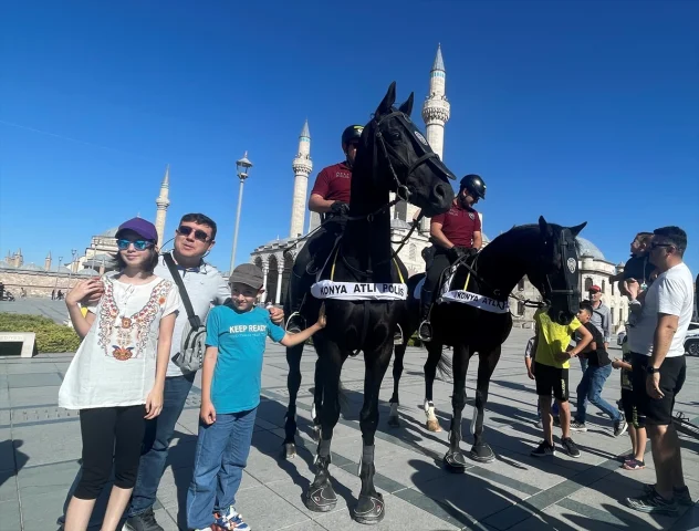 Konya'da Atlı Polisler Şehre Renk Kattı
