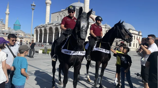 Konya'da Atlı Polisler Şehre Renk Kattı
