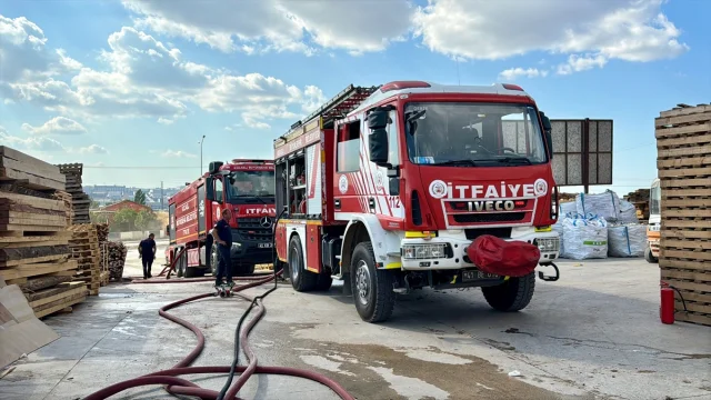 Gebze'de Palet Fabrikasında Çıkan Büyük Yangın Kontrol Altına Alındı