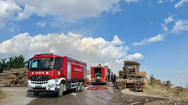 Gebze'de Palet Fabrikasında Çıkan Büyük Yangın Kontrol Altına Alındı