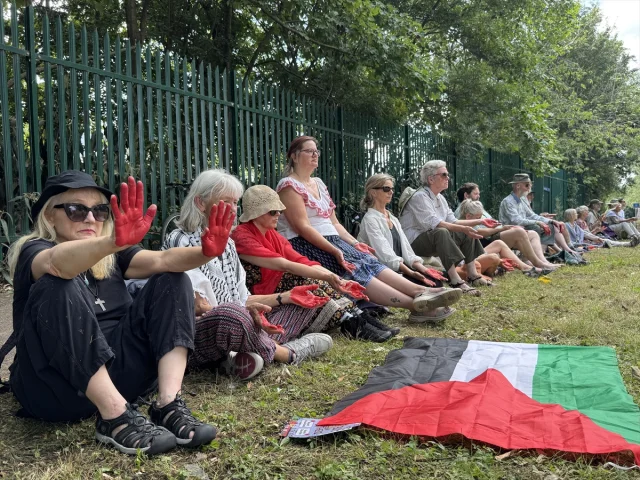 İngiltere'de İsrailli Silah Şirketi Protestosunda Gerilim Bü...