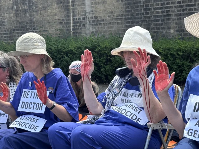 İngiltere'de İsrailli Silah Şirketi Protestosunda Gerilim Büyüyor