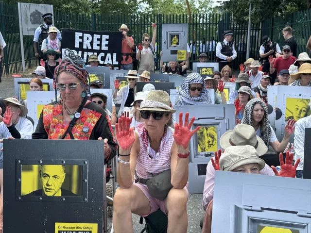 İngiltere'de İsrailli Silah Şirketi Protestosunda Gerilim Büyüyor