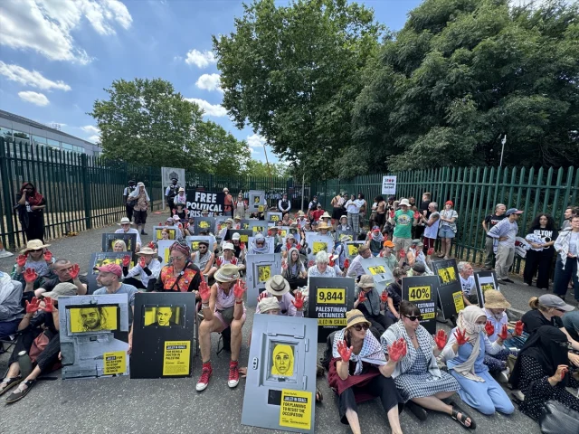 İngiltere'de İsrailli Silah Şirketi Protestosunda Gerilim Büyüyor