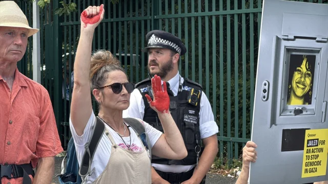 İngiltere'de İsrailli Silah Şirketi Protestosunda Gerilim Büyüyor