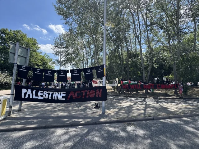 İngiltere'de İsrailli Silah Şirketi Protestosunda Gerilim Büyüyor