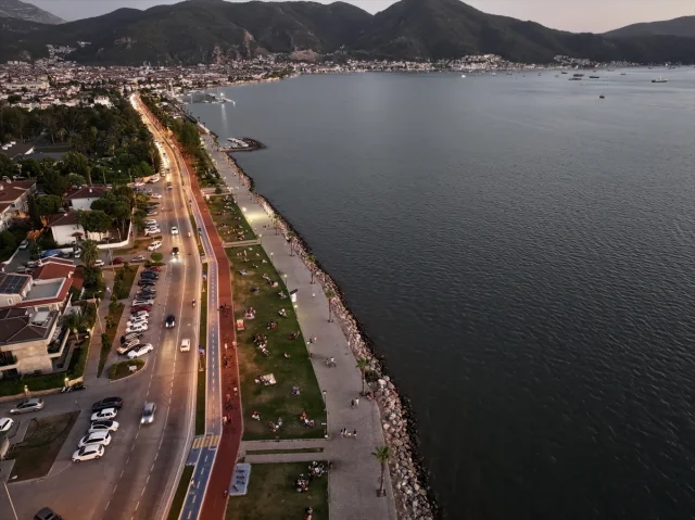 Fethiye'de Sıcak Havalarda Sahillere Akın Sürüyor