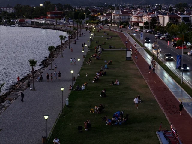 Fethiye'de Sıcak Havalarda Sahillere Akın Sürüyor