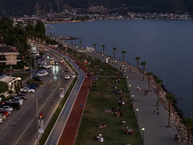 Fethiye'de Sıcak Havalarda Sahillere Akın Sürüyor