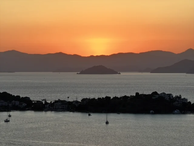Fethiye'de Sıcak Havalarda Sahillere Akın Sürüyor