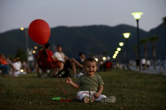Fethiye'de Sıcak Havalarda Sahillere Akın Sürüyor