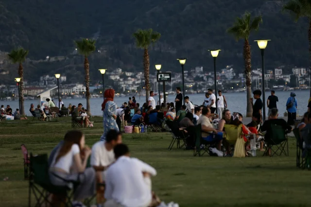 Fethiye'de Sıcak Havalarda Sahillere Akın Sürüyor