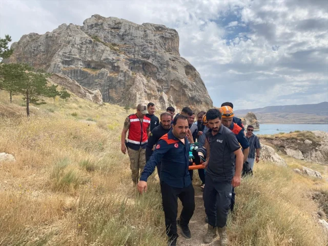 Van Gölü'nde Yüzerken Hayatını Kaybeden Genç İçin Arama Kurtarma Çalışmaları