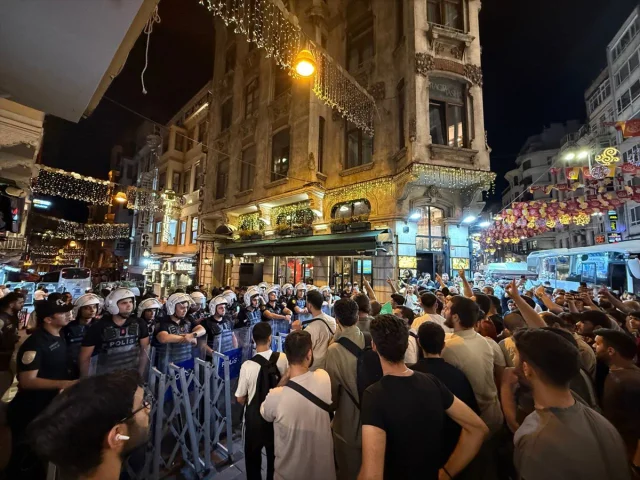 İstanbul'da STK'lerden Karikatür Tepkisi: İnancımıza Hakaret...