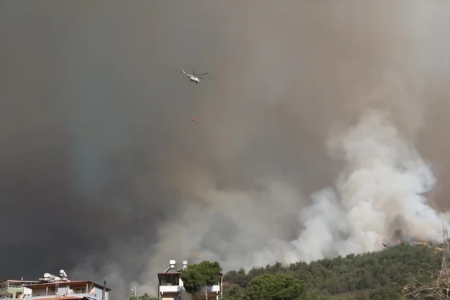 Hatay'daki Orman Yangını Kontrol Altına Alınmaya Çalışılıyor