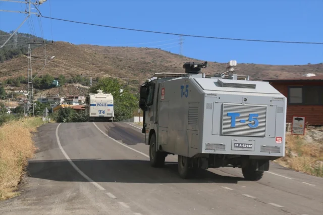 Hatay'daki Orman Yangını Kontrol Altına Alınmaya Çalışılıyor